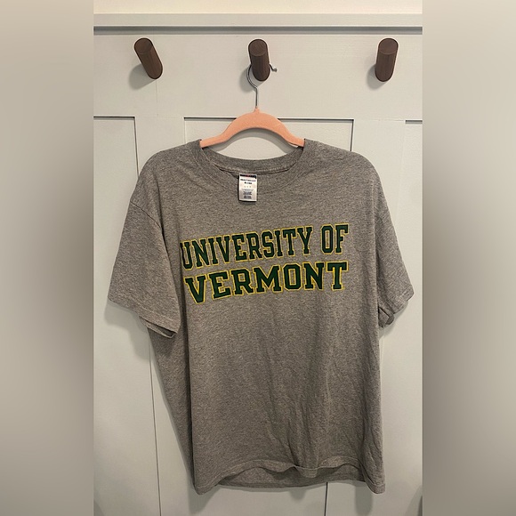 University of Vermont T shirt. Awesome condition and solid fabric. - Picture 1 of 4